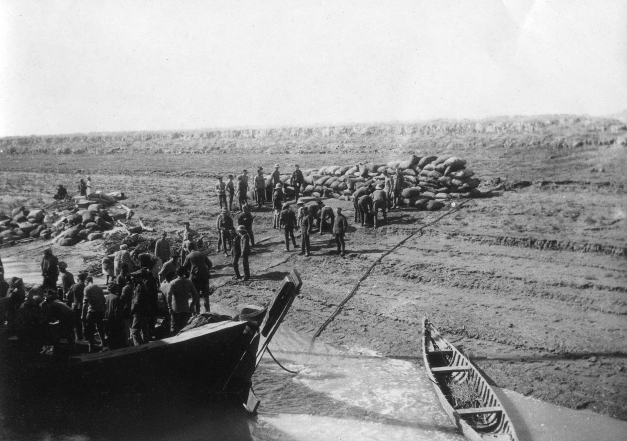 A brit csapatok kirakodása a Tigris folyó partján, 1918 alkotó: Unbekannt