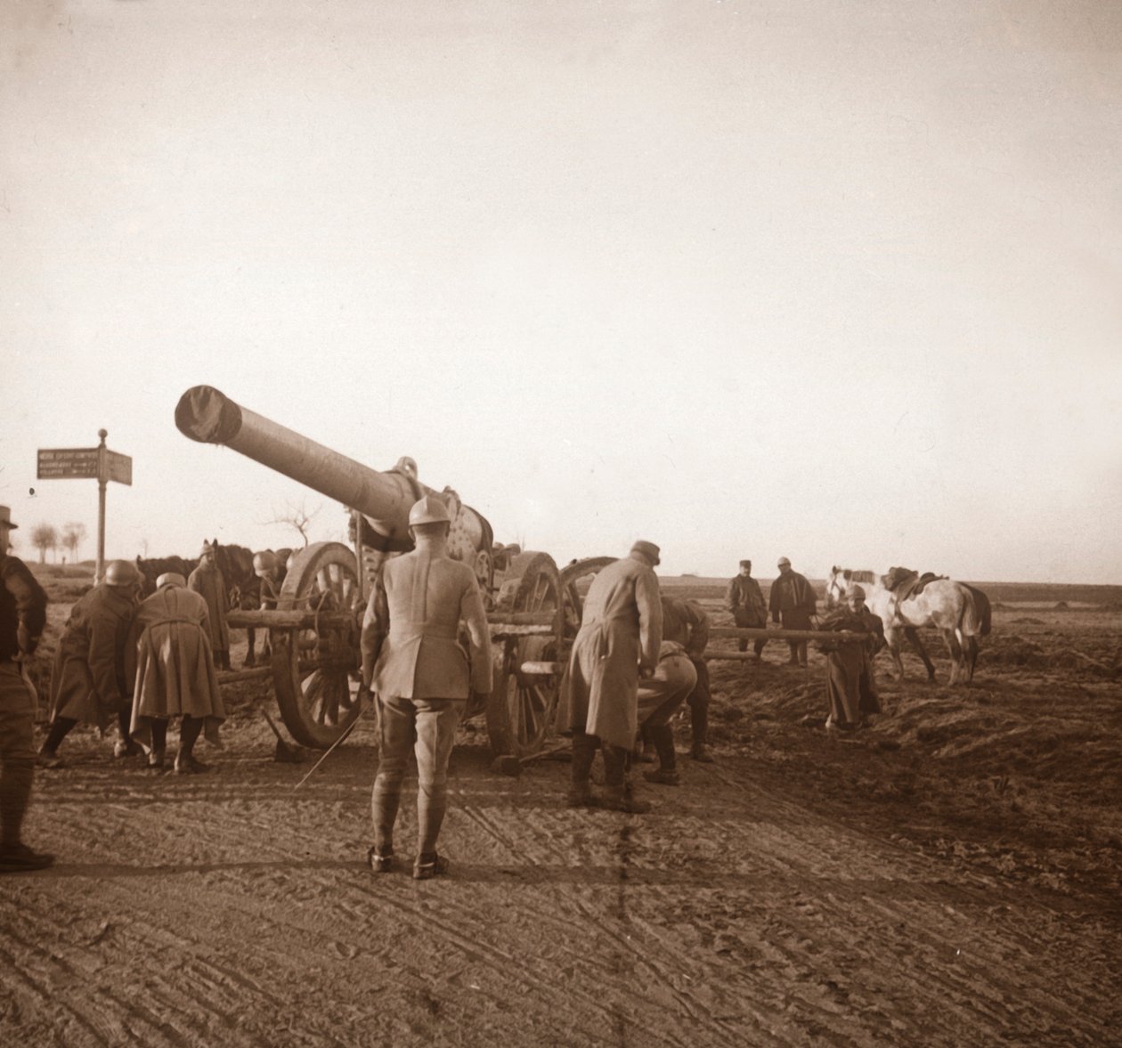 Leromlott nehéztüzérség, Somme, Észak-Franciaország, c1914-c1918 alkotó: Unbekannt
