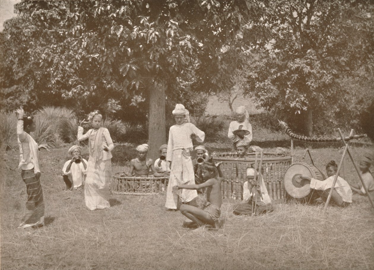 Burmai zenészek és pwe táncosok, 1900. alkotó: Unbekannt