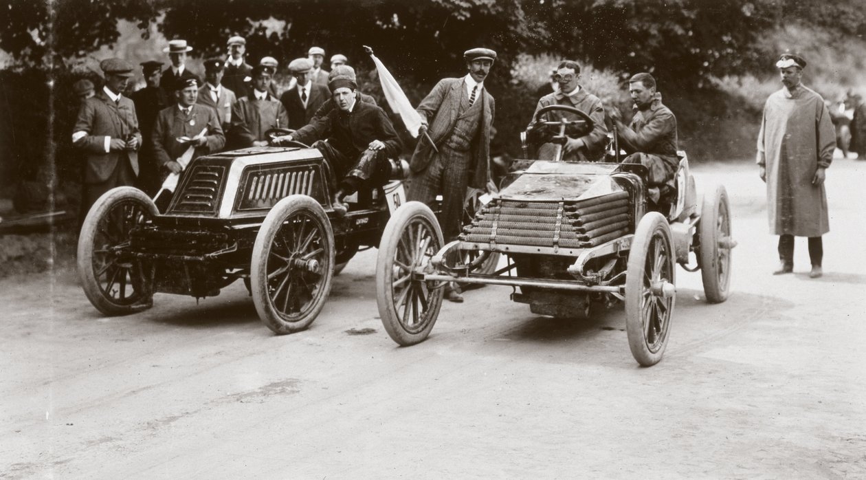 A C S Rolls 80 LE-s Mors-ja (balra) egy Wolseley-vel, Írországban versenyez alkotó: Unbekannt