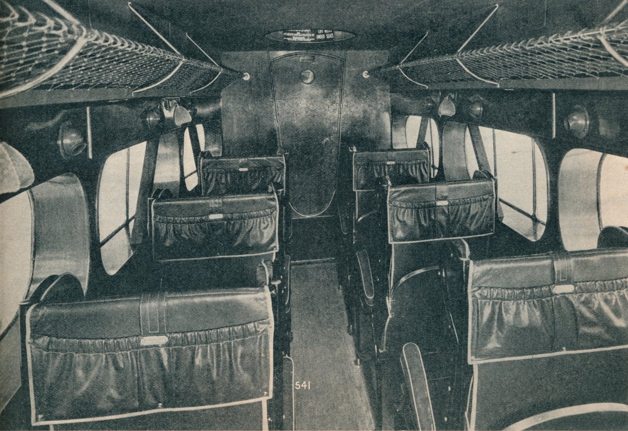 Egy De Havilland DH86B kétfedelű repülőgép kabinja, c1934 c1937 alkotó: Unbekannt