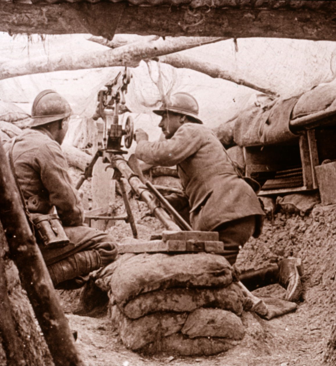 Álcázott géppuska, c1914-c1918 alkotó: Unbekannt