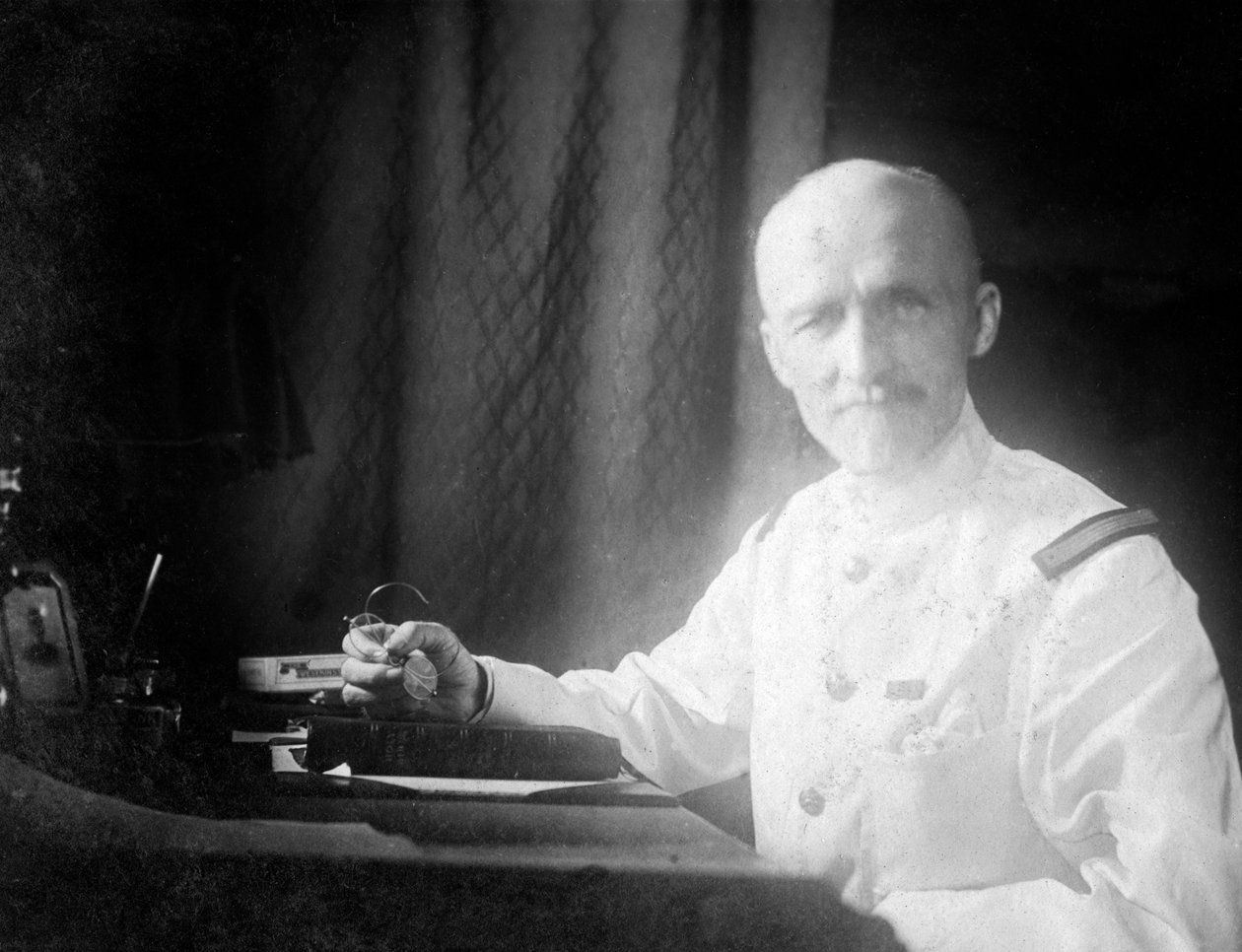 Carre kapitány, a H M T Egra, 1917 alkotó: Unbekannt
