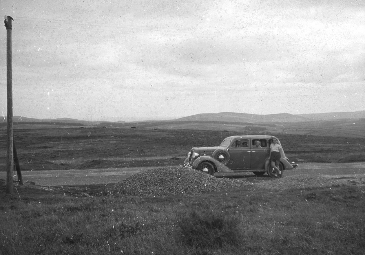 Autó a Bodmin Moor-on, Cornwall, 1930-c1940-es évek alkotó: Unbekannt