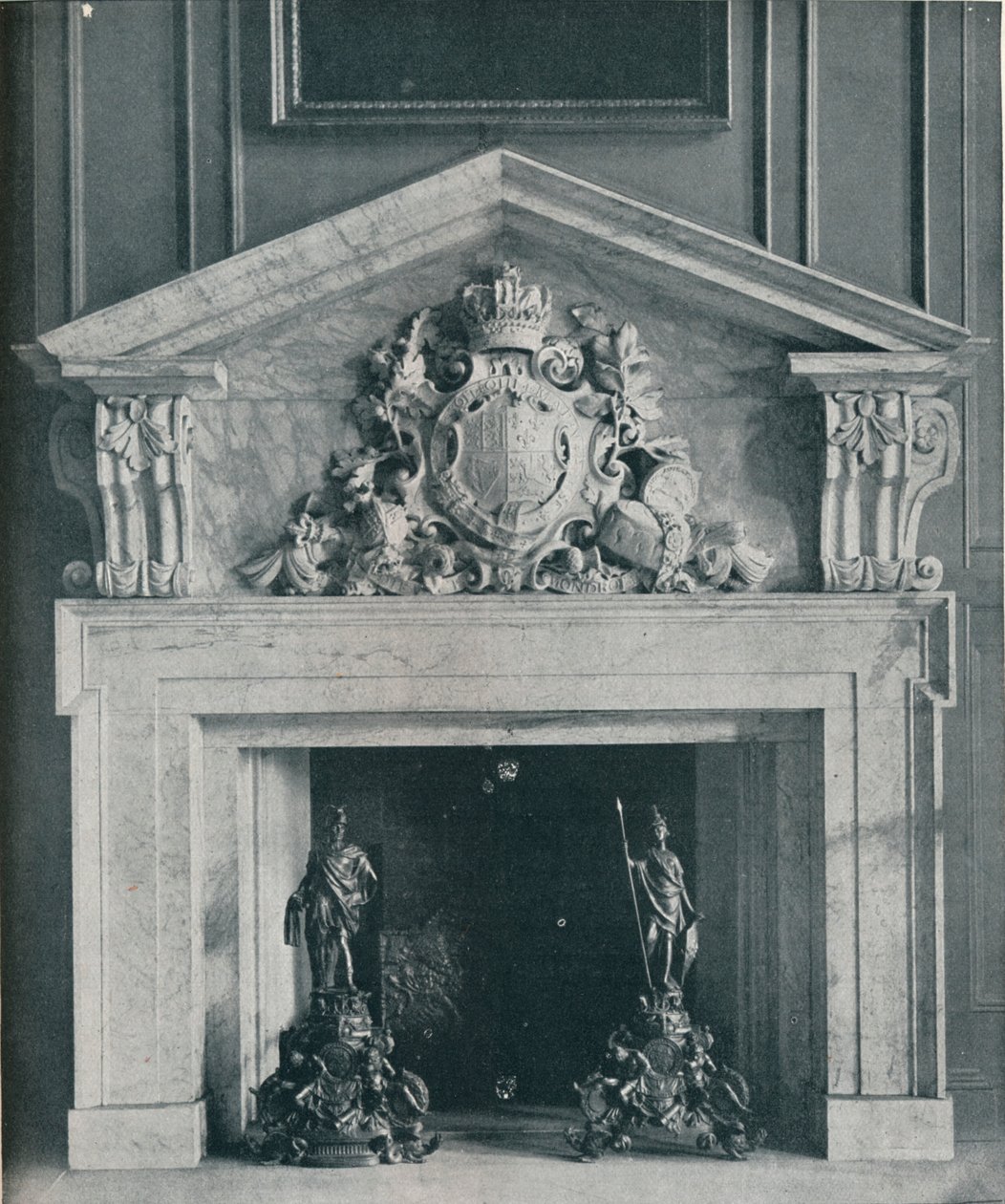 Faragott márvány kémény, William Kent 1685-1748. Hampton Court nyilvános étkezőjében, alkotó: Unbekannt