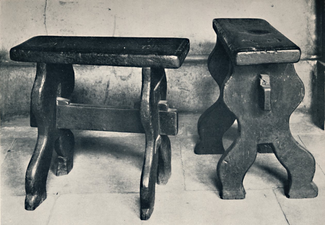 Charterhouse. Két ősi zsámoly, jelenleg a könyvtárban őrzik, 1925 alkotó: Unbekannt