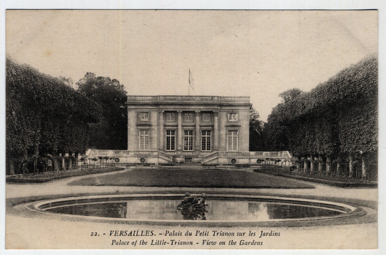 Chateau de Versailles: külső nézet a Peer Trianon palotájáról a kertben - Képeslap 19. század vége-XX. század alkotó: Unbekannt