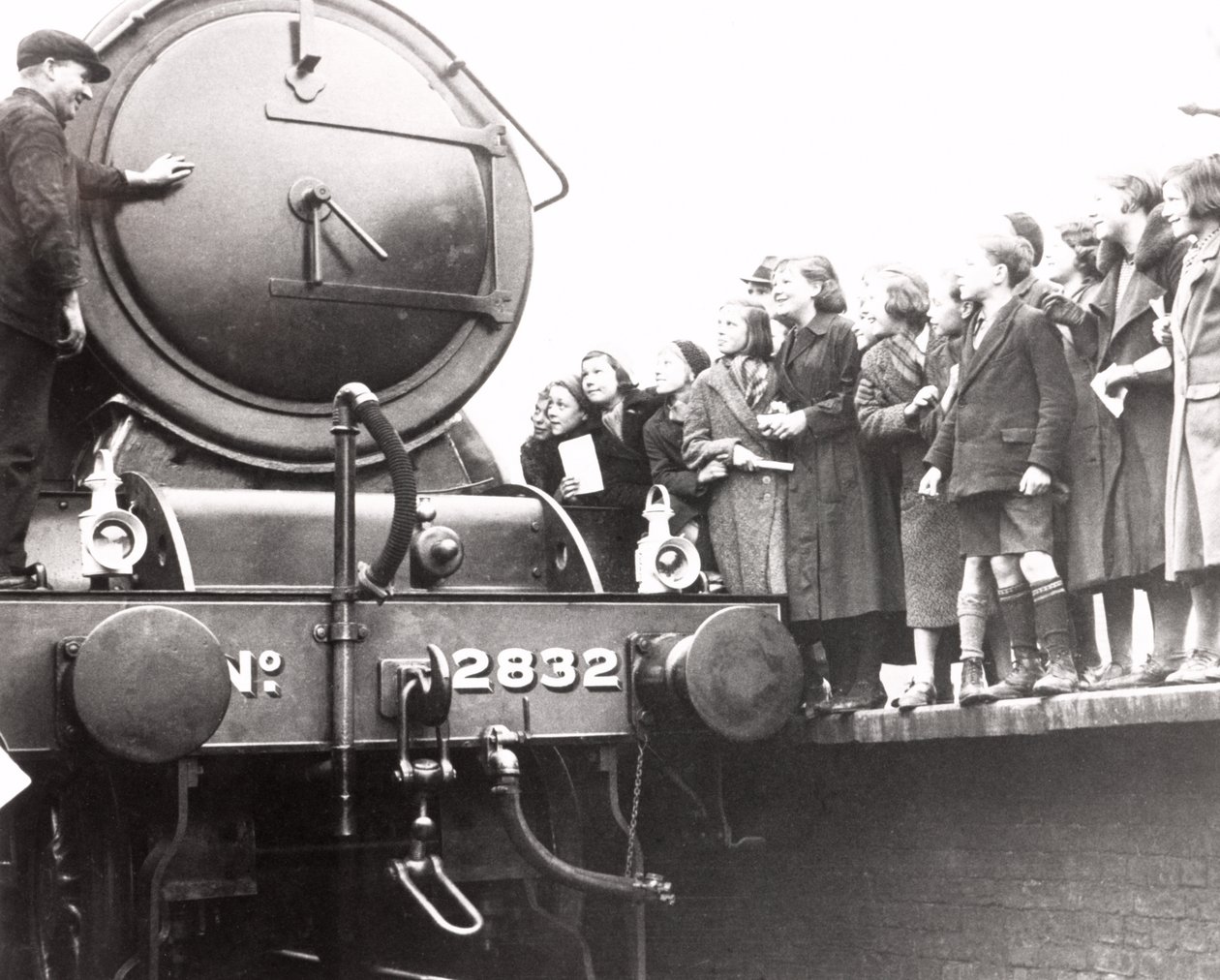 Gyermekek gőzmozdonyt néznek, 1936. március 3 alkotó: Unbekannt