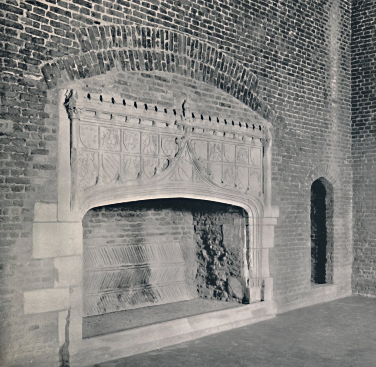 Kéménydarab a Tattershall kastélyban, Lincolnshire, 1927 alkotó: Unbekannt