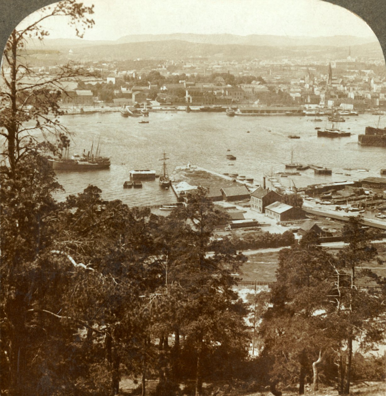 Christiania és forgalmas kikötője, N.W. az Ekeberg királyi palotából jobbra, Norvégia, 1905. alkotó: Unbekannt