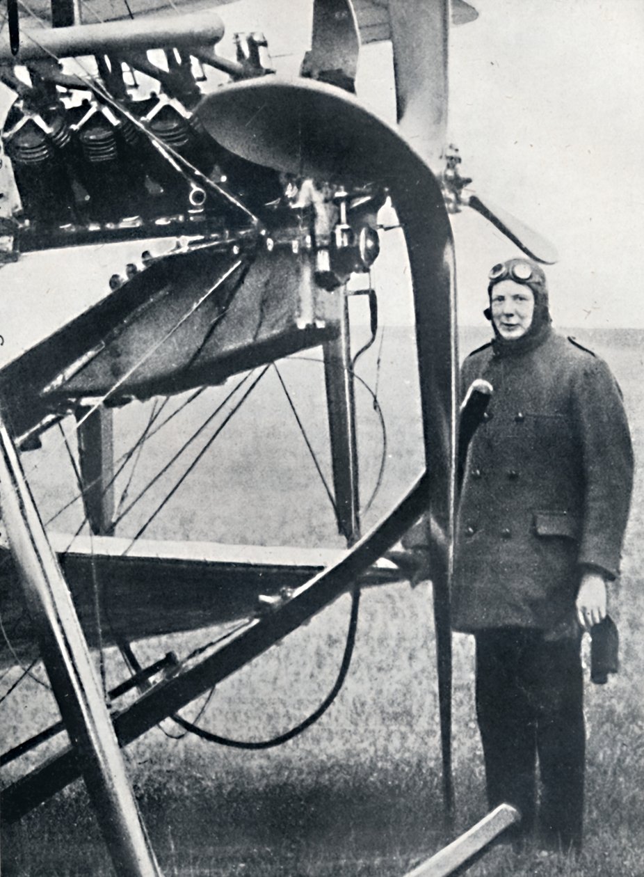 Churchill érdeklődni kezdett a repülőgépek iránt, és előre látta a legnagyobb lehetőségeket, 1914, 1945 alkotó: Unbekannt