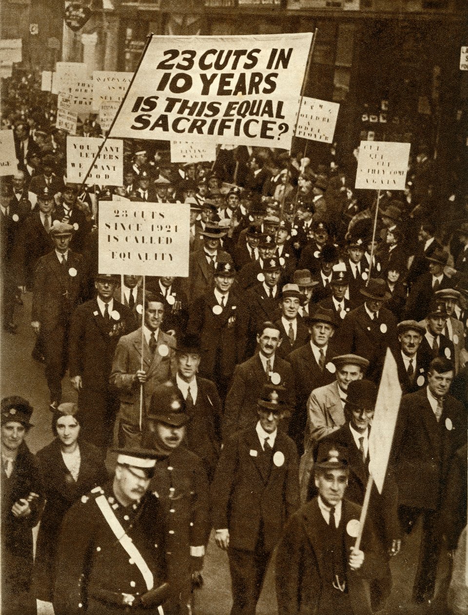 A fizetéscsökkentés ellen tiltakozó köztisztviselők, London, 1931. október, 1935. alkotó: Unbekannt
