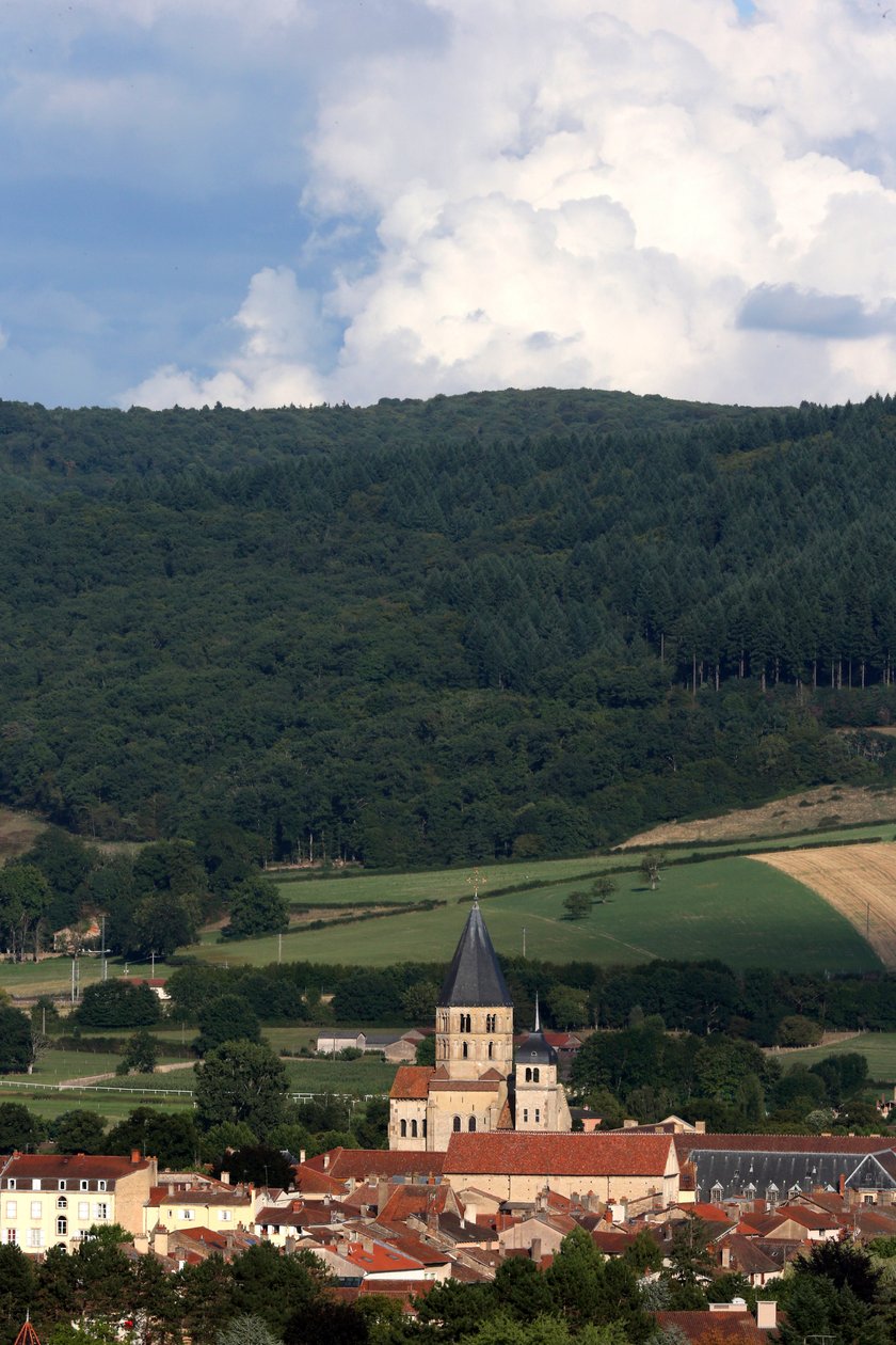 Cluny, Saone-et-Loire, Franciaország, 2015. 16. 08. – A Szent Péter tiszteletére szentelt clunyi apátság egy korábbi bencés kolostor Clunyban. alkotó: Unbekannt