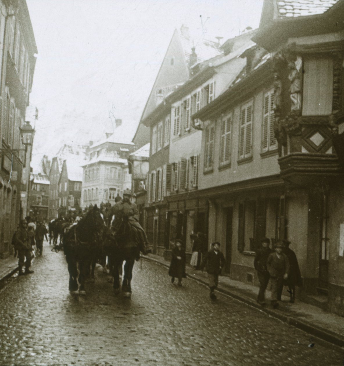 Német katonák oszlopa, Ribeauvillé, Franciaország, c1914-c1918 alkotó: Unbekannt