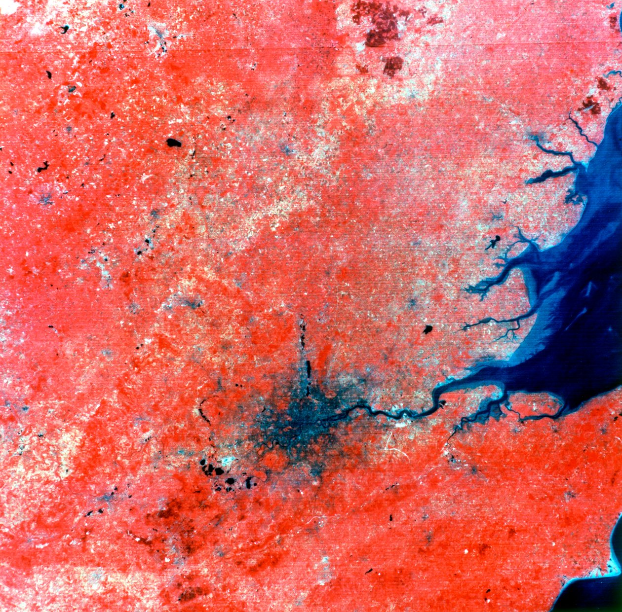 Londonról készült összetett fénykép, amelyet a Landsat 2 készített 1975. július 29-én alkotó: Unbekannt