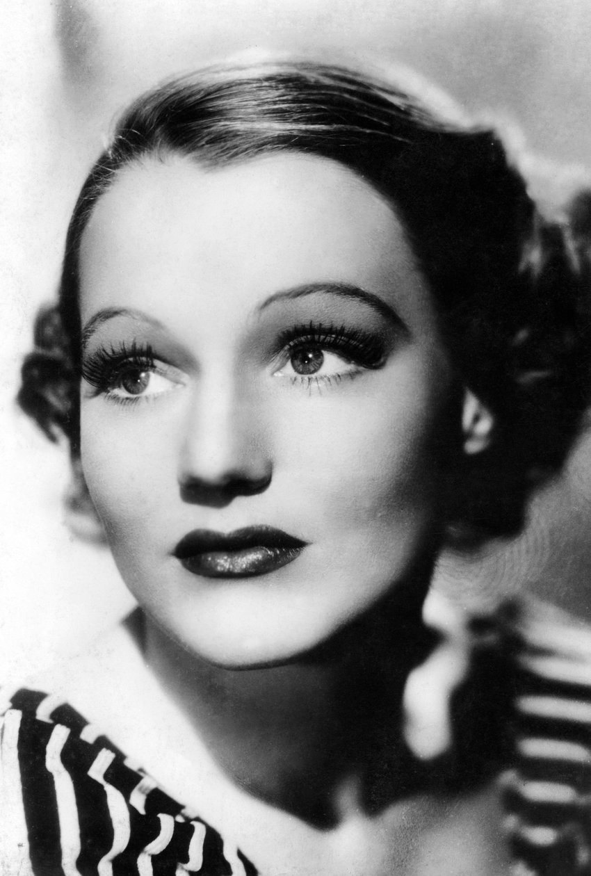 Constance Cummings 1910-2005, amerikai születésű brit színésznő, a 30-as évektől az 1940-es évekig alkotó: Unbekannt