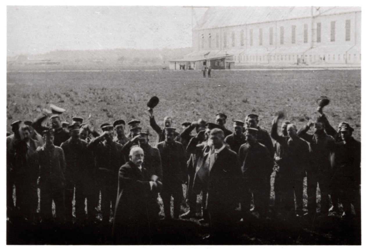 Zeppelin gróf a haditengerészeti léghajó flotta tagjai tisztelegtek, Németország, 1914-1917 1933 alkotó: Unbekannt