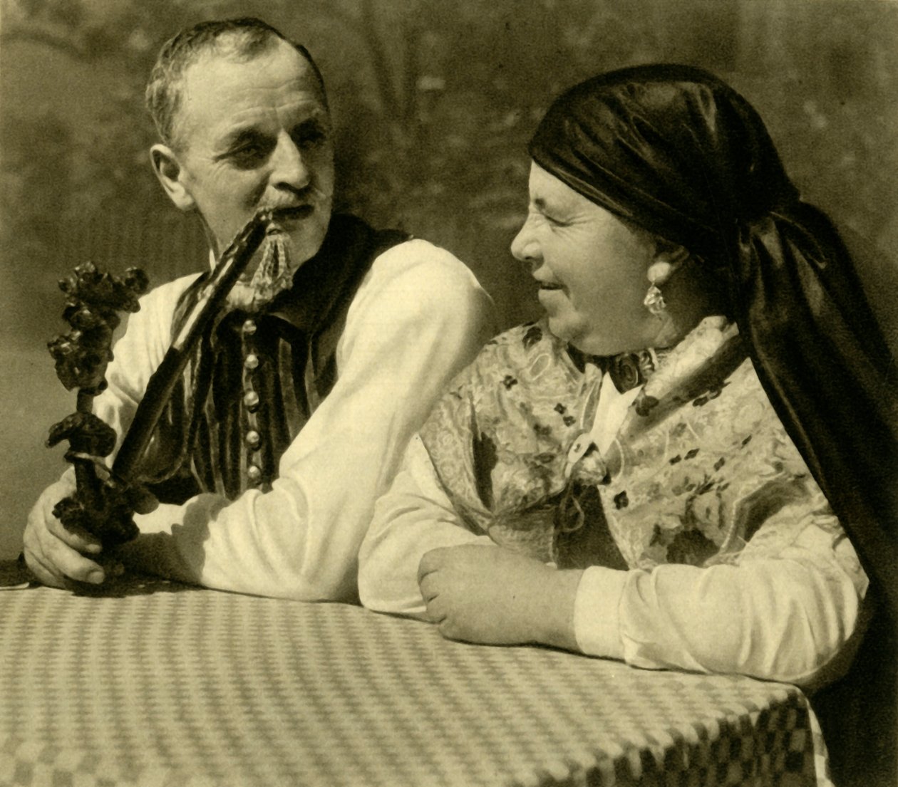 Pár hagyományos ruhában, Felső-Ausztria, 1935. alkotó: Unbekannt
