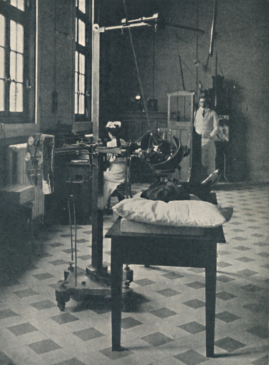 Crookes, Rontgen és Finsen – A csodálatos röntgenkészülék használata, c1925 alkotó: Unbekannt