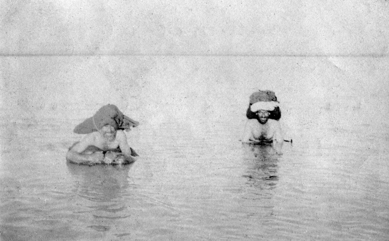 Átkelés a Tigris folyón felfújt kecskebőrökön, 1918 alkotó: Unbekannt