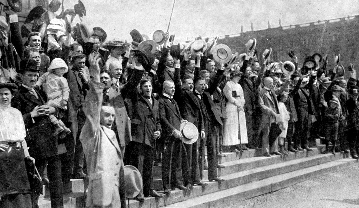 Tömeg éljenzés az ellenségeskedés kitörésekor, háborús láz Németországban, első világháború, 1914 alkotó: Unbekannt