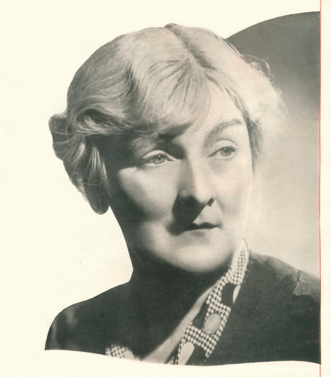 Függönyfelhívás Sybil Thorndike-nak egy koktél, amelyben a Booths főszerepet játszik. alkotó: Unbekannt