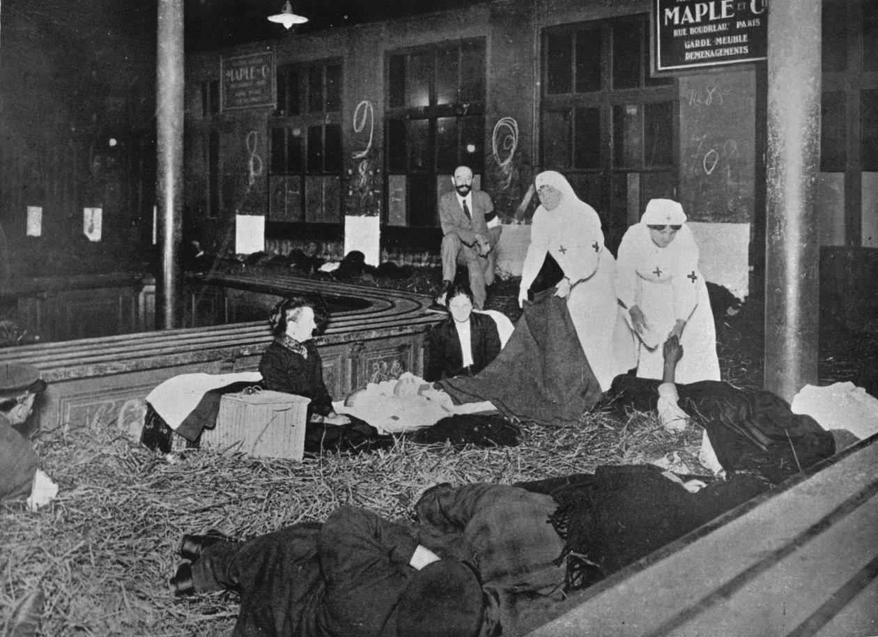 A párizsi Gare du Nord vámháza, a francia menekültek segélyállomása, 1914 alkotó: Unbekannt