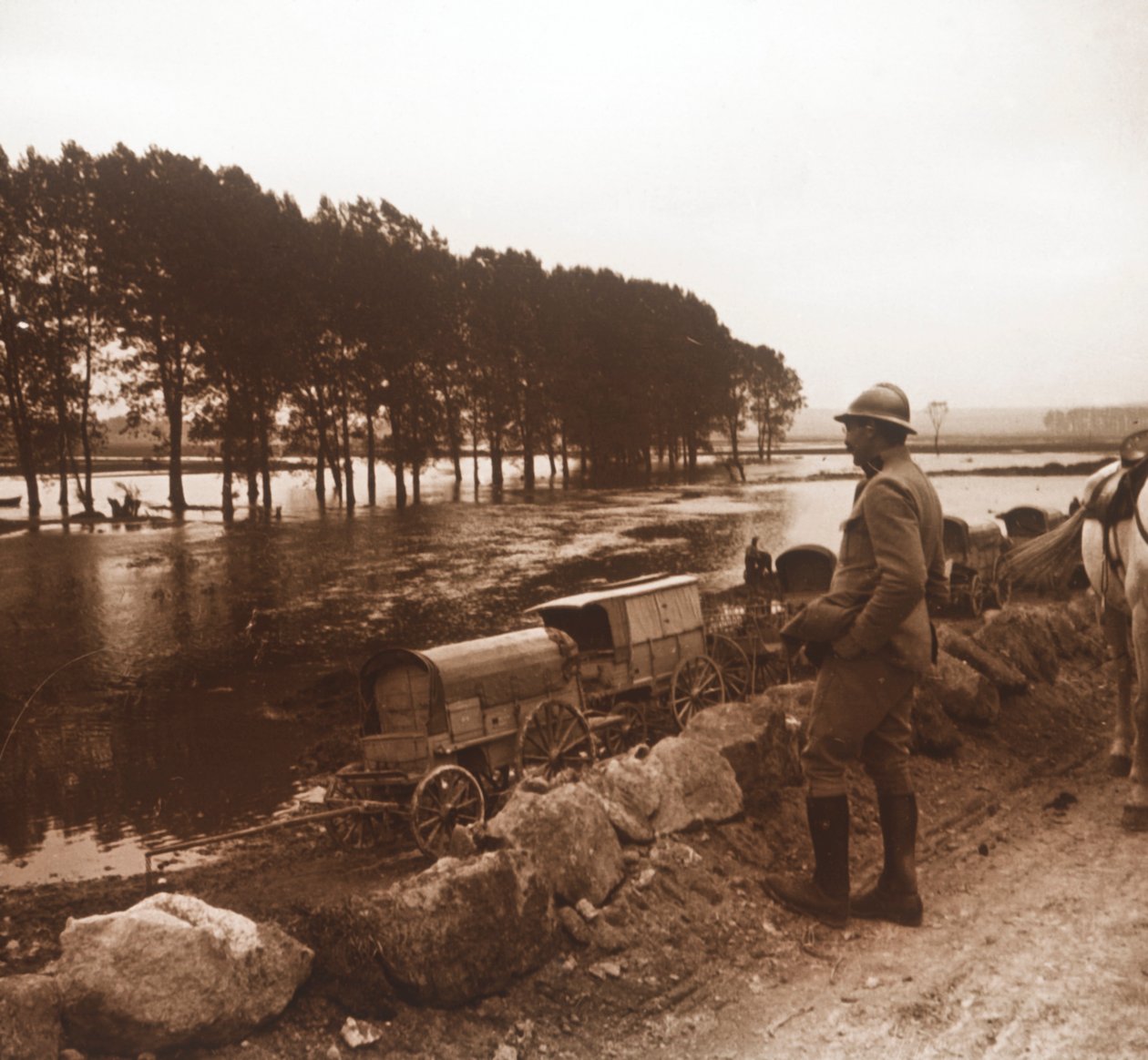 Sérült járművek, Meuse, Észak-Franciaország, c1914-c1918 alkotó: Unbekannt