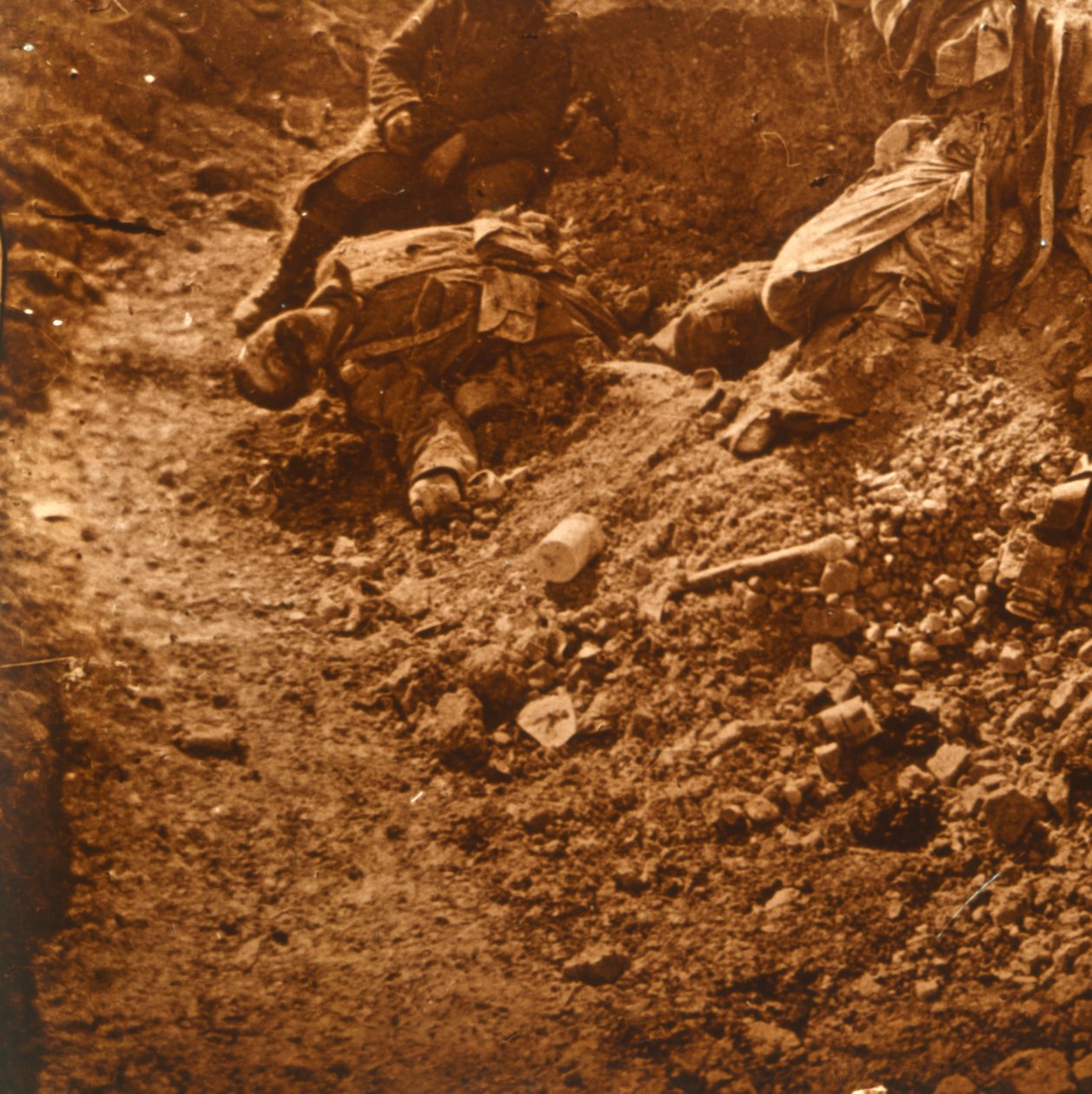 Holttest a lövészárokban, Perthes, Észak-Franciaország, 1914-c1918 alkotó: Unbekannt