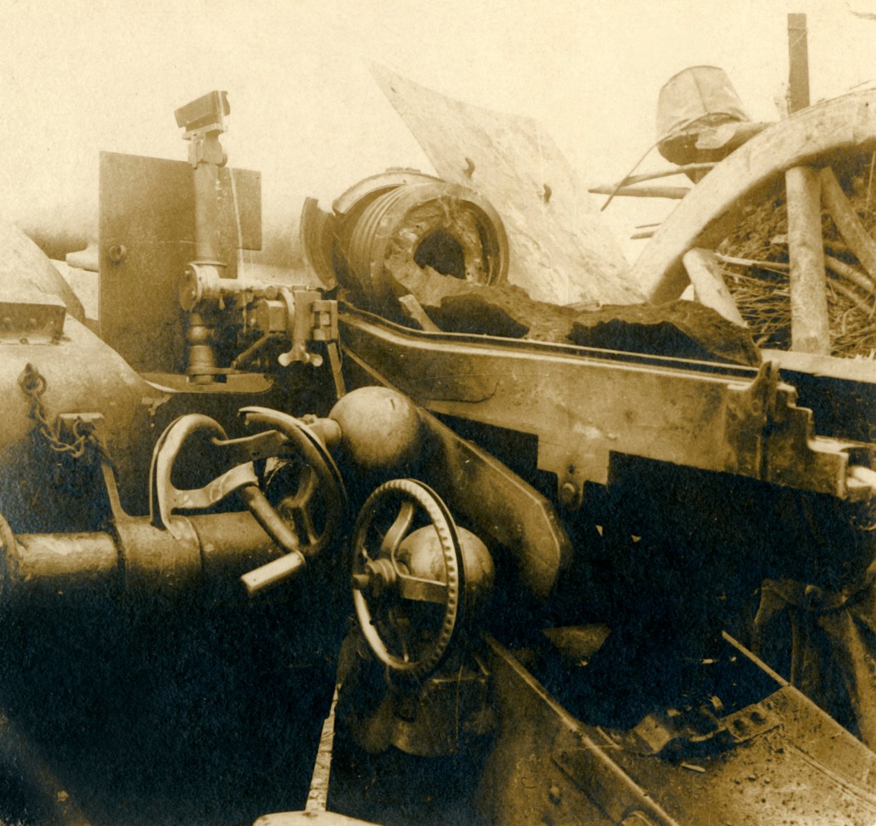Megsemmisült ágyú, c1914-c1918 alkotó: Unbekannt