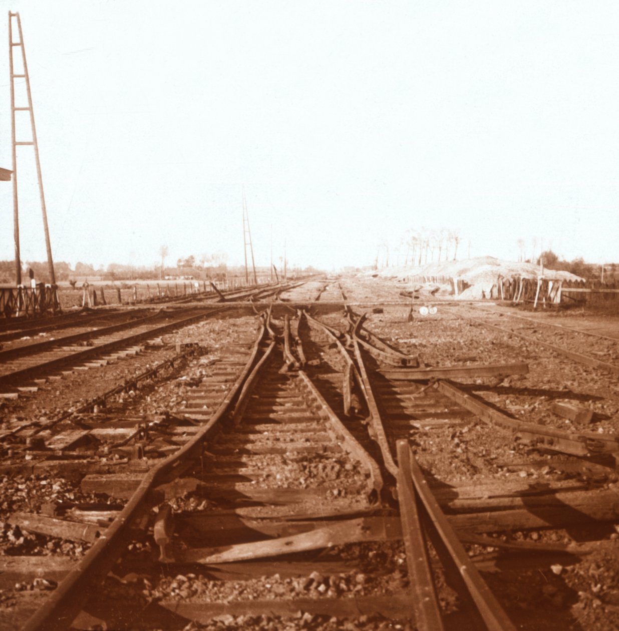 Megsemmisült vasúti sínek, Roeselare, Flandria, Belgium, c1914-c1918 alkotó: Unbekannt