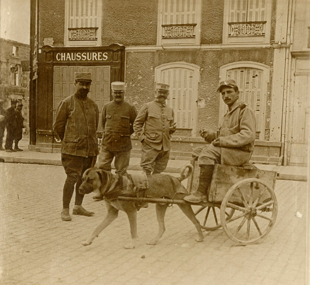 Kutyakocsi, Franciaország, c1914-c1918 alkotó: Unbekannt