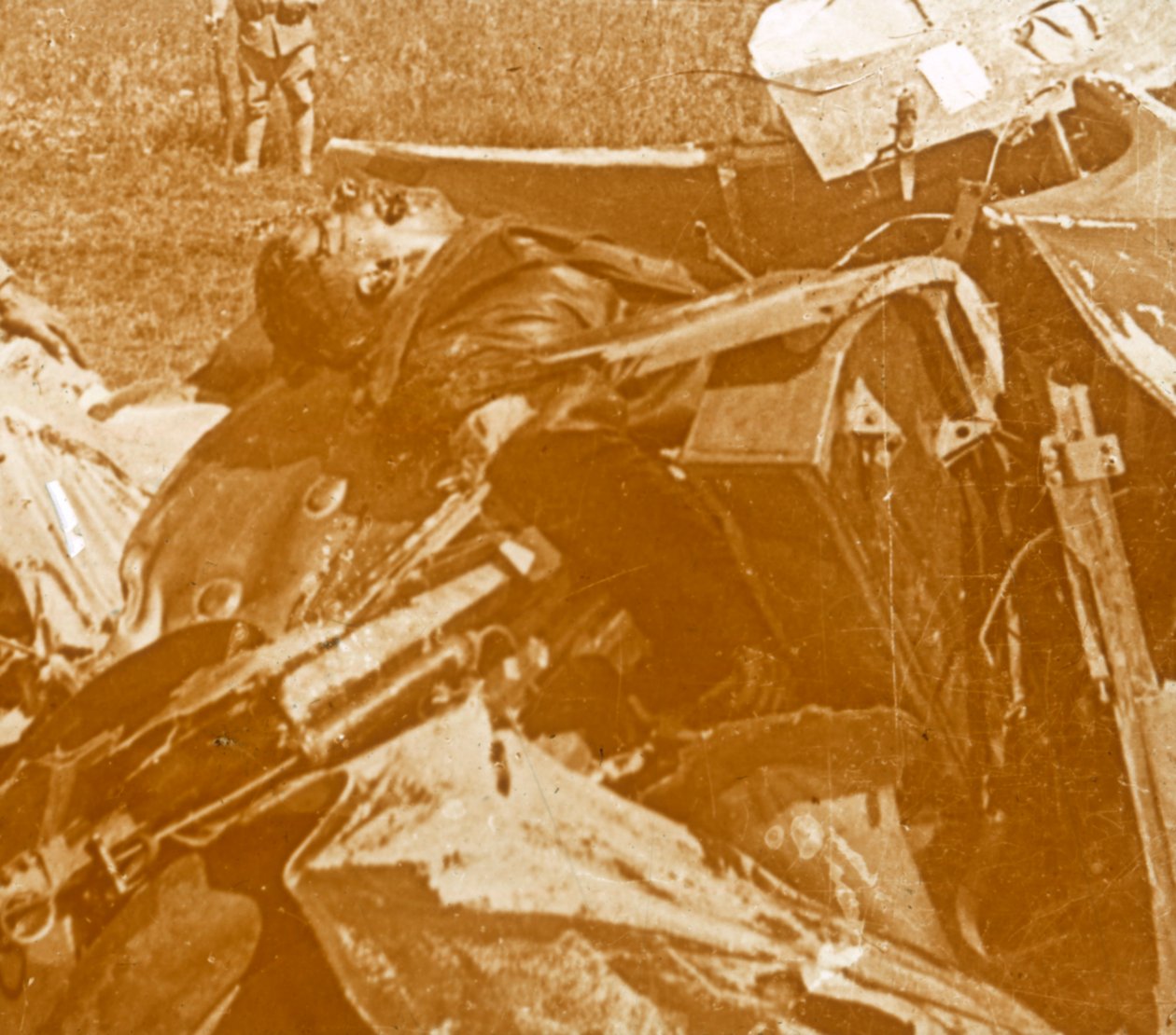 Lezuhant német repülőgép pilótával, c1914-c1918 alkotó: Unbekannt