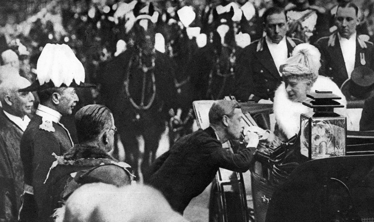 VIII. Edward köszönti Mária királynőt Windsorban, 1936 alkotó: Unbekannt