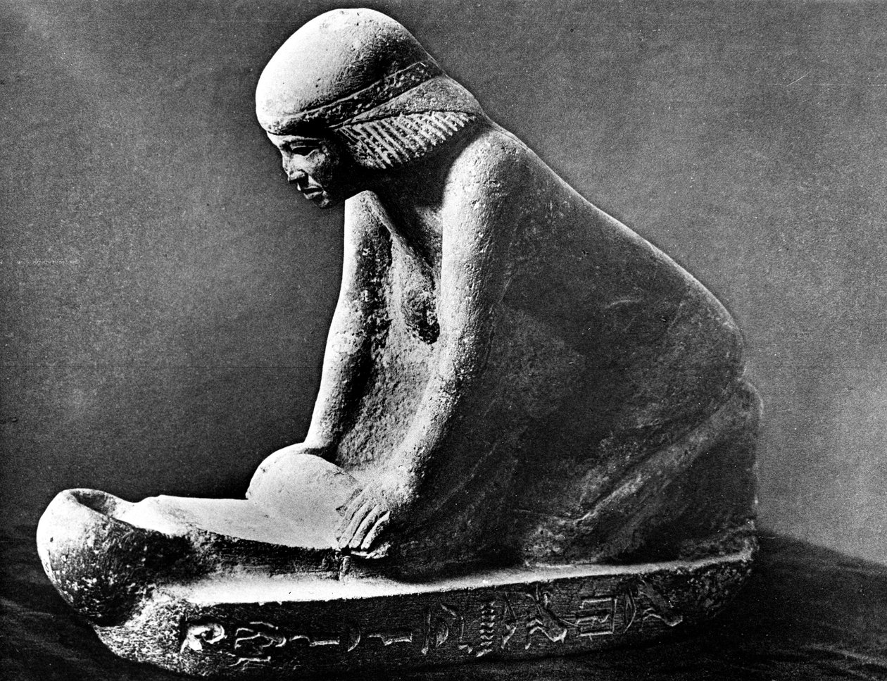 Egyiptomi sír figura egy nőről, aki kukoricát darál nyeregquennel, Kr.e. 2500 alkotó: Unbekannt