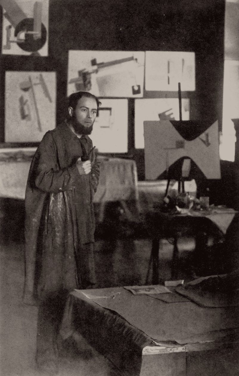 El Lissitzky a vitebszki műtermében, 1919. alkotó: Unbekannt