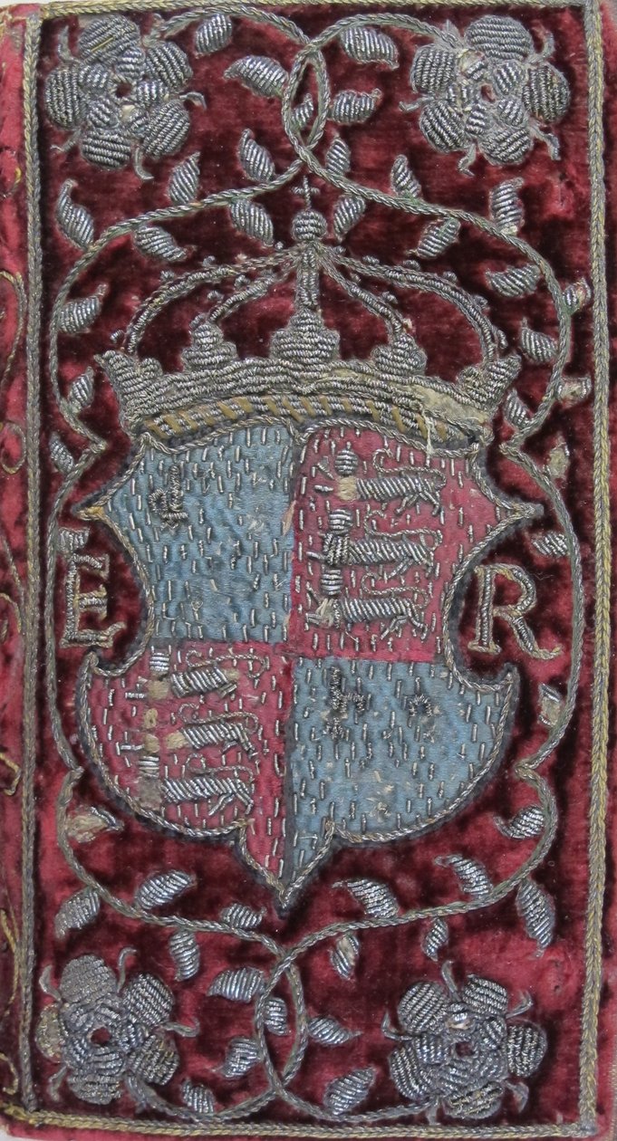 Hímzett bársonykötés John Udalls prédikációin I. Erzsébet karjaival, 1596 alkotó: Unbekannt