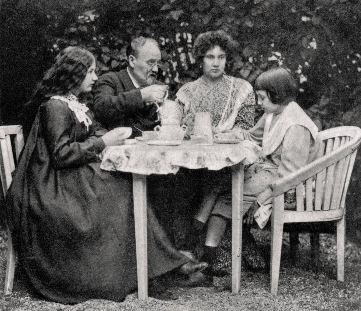 Emile Zola francia regényíró családjával, 1899 alkotó: Unbekannt