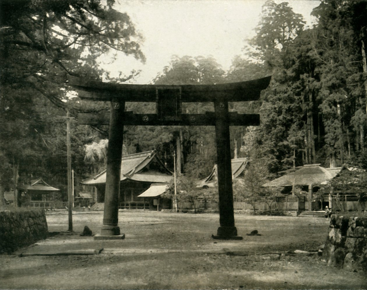 Bejárat egy sintó templomba, Japán Nikko kerületében, 1936. alkotó: Unbekannt