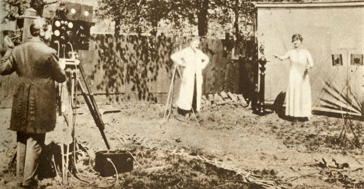 Eugene Lauste rögzíti az első kombinált mozgóképet és hangot, c1905, 1935. alkotó: Unbekannt