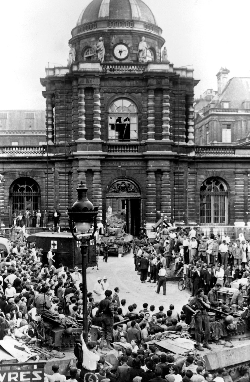 A német sebesültek evakuálása a szenátus feladása után, Párizs felszabadítása, 1944. augusztus alkotó: Unbekannt
