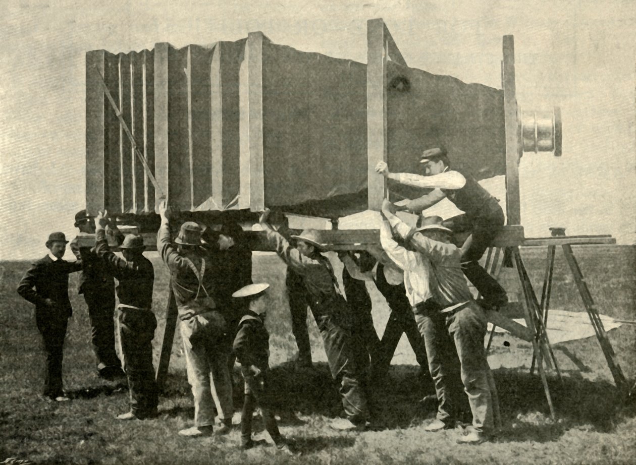 Fókuszban a gigantikus kamera munkához, 1901. alkotó: Unbekannt