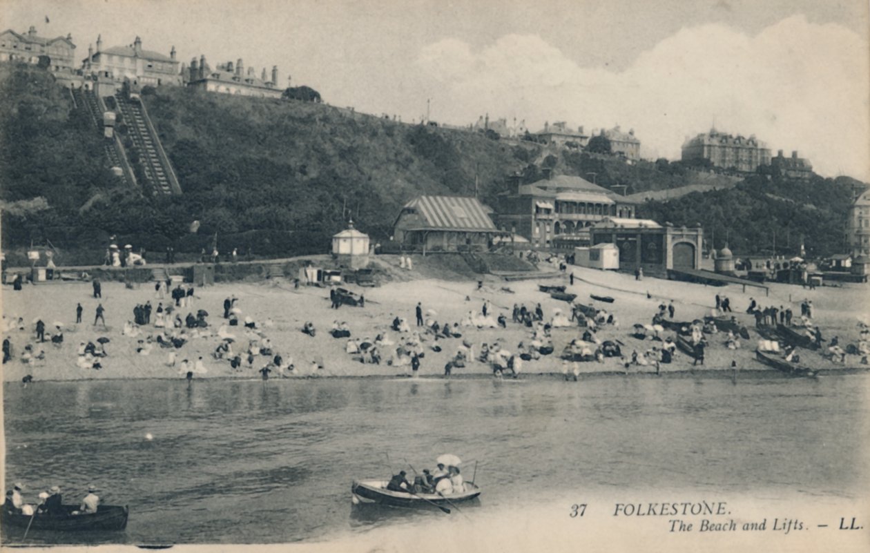 Folkestone. The Beach and Lifts, 19. század vége – 20. század eleje alkotó: Unbekannt