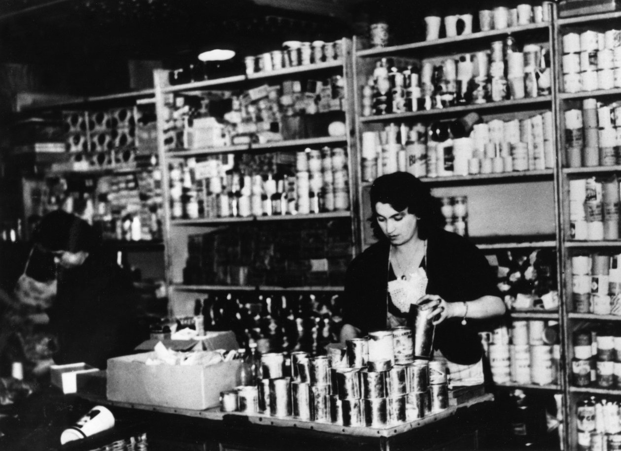 Élelmiszerbolt a megszállt Párizsban, 1941 alkotó: Unbekannt