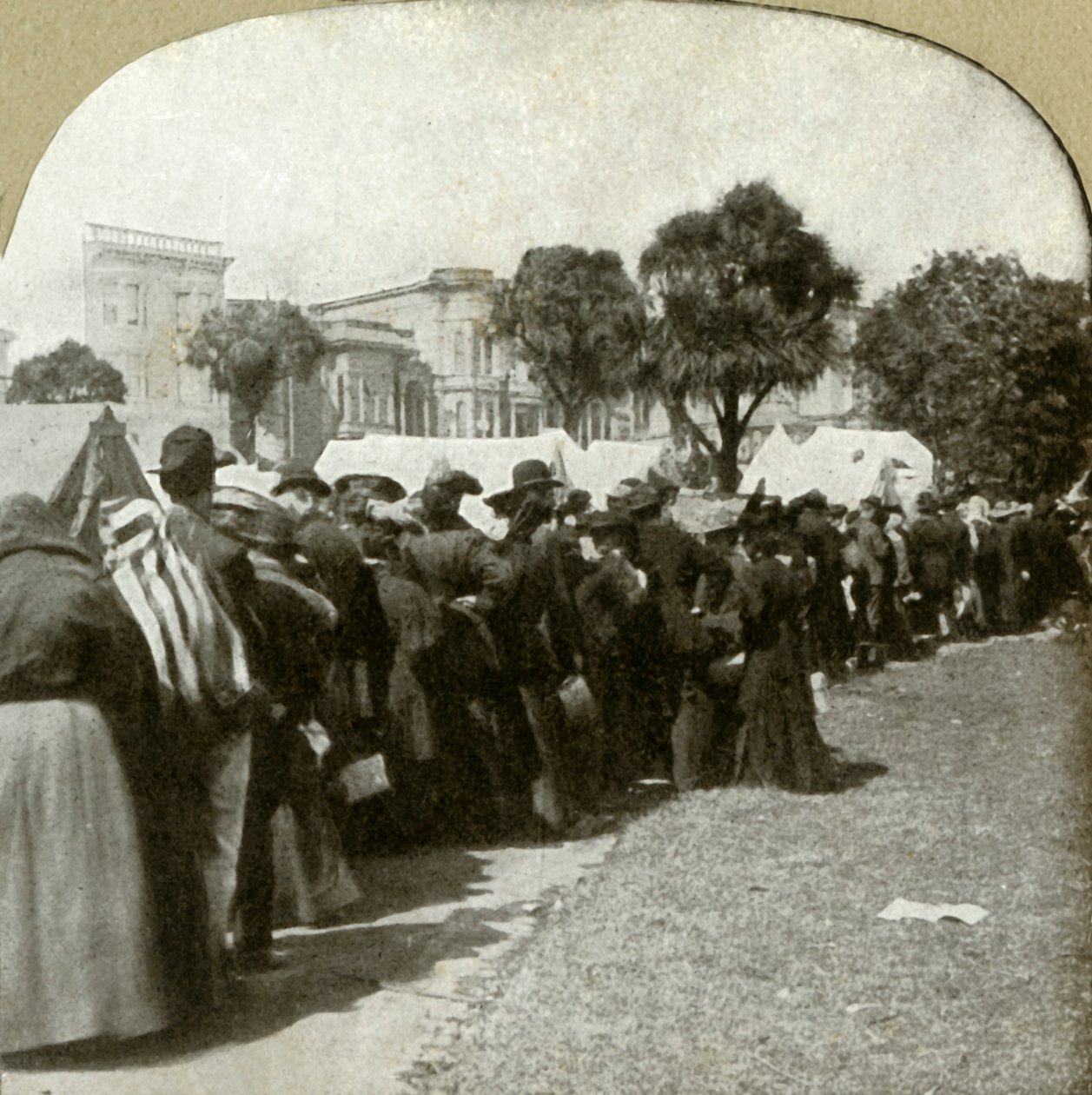 Kenyérsor kialakítása a Jefferson Square-en, 1906. alkotó: Unbekannt
