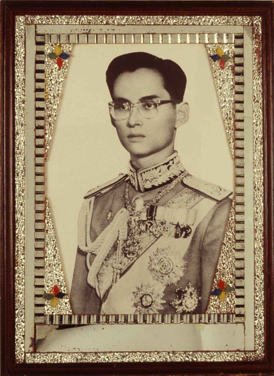 Bhumibol Adulyadej király bekeretezett portréja (f/w fotó) alkotó: Unbekannt
