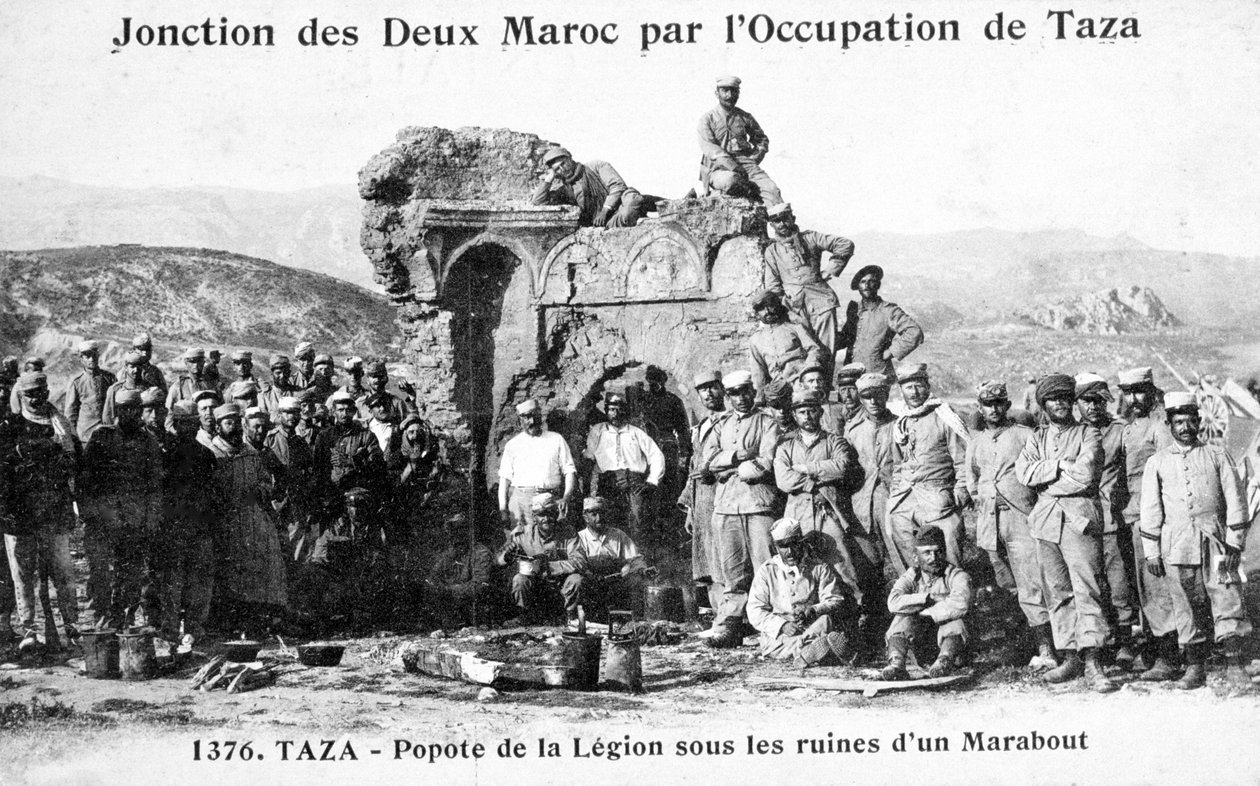 Francia Idegenlégió néhány Marabout romja mellett, Taza, Marokkó, 1904 alkotó: Unbekannt