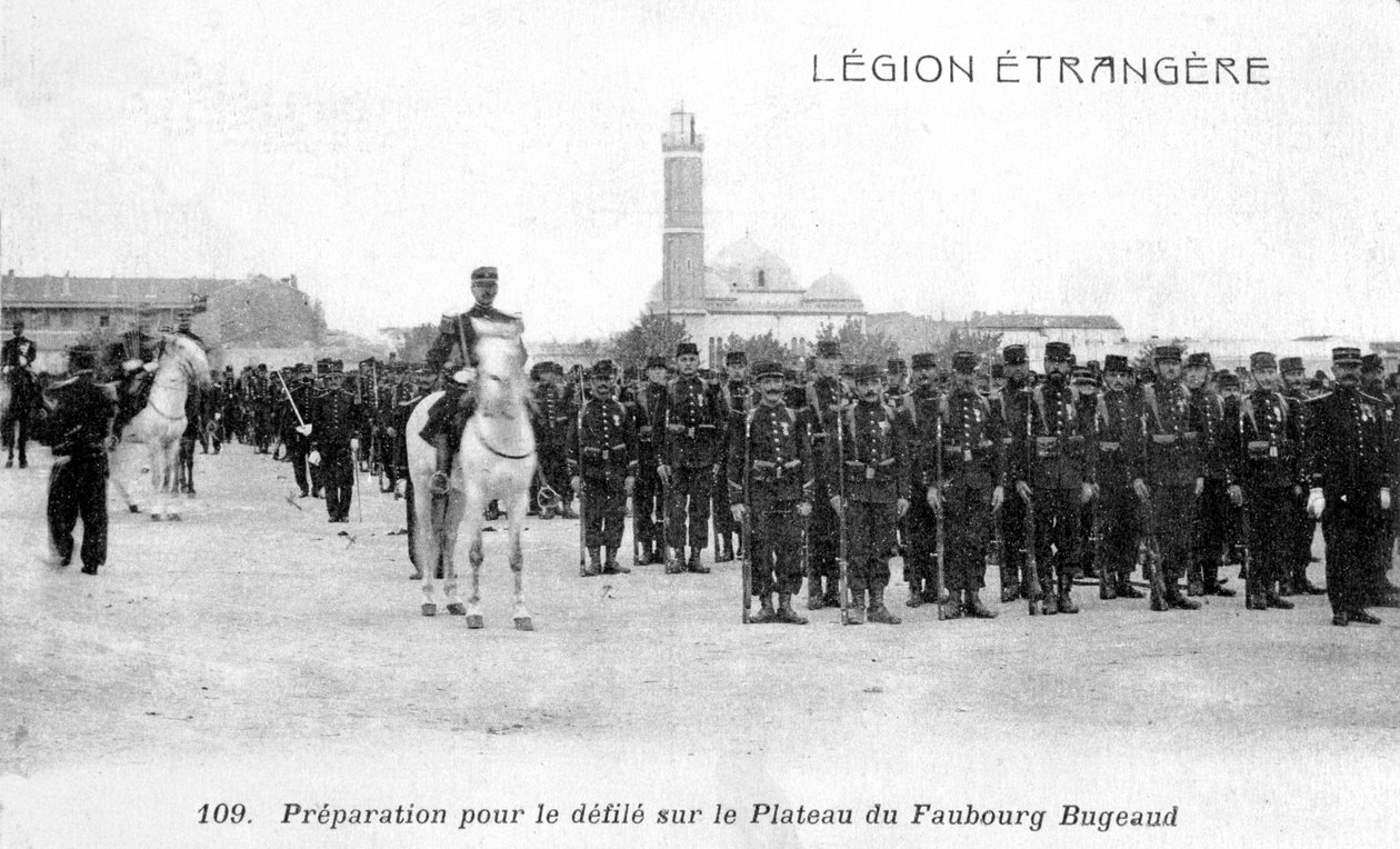 Francia Idegenlégió a Faubourg Bugeaud-fennsíkon készül felvonulni, Algéria, XX. alkotó: Unbekannt