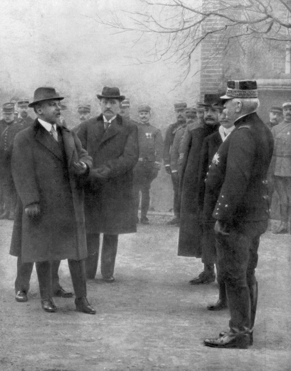 Raymond Poincare francia elnök találkozott Joseph Joffre tábornokkal, 1914. alkotó: Unbekannt