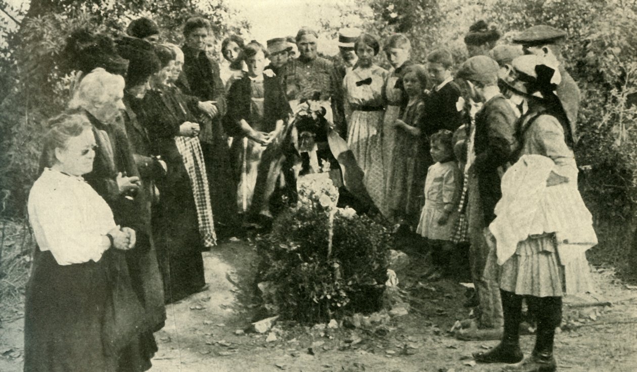 Francia civilek egy katona sírjánál, 1914, c1920. alkotó: Unbekannt